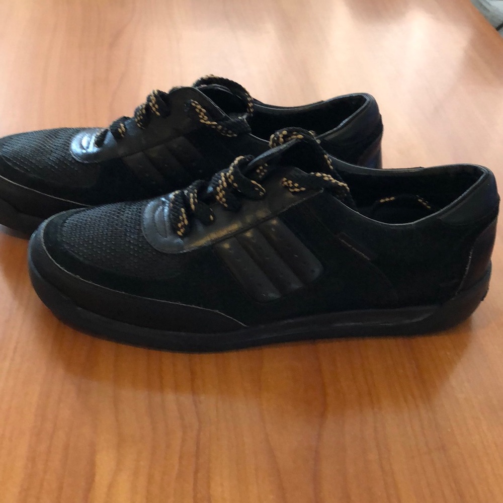 Louis Vuitton black women’s sneakers